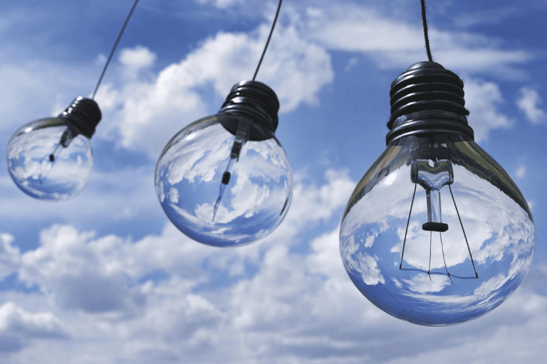 Factura estimada de luz y gas: qué es, por qué ocurre cómo evitarla