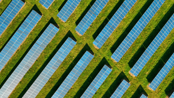 ¿Vale la pena instalar placas solares en 2026? Costes reales, ayudas vigentes y tecnología recomendada
