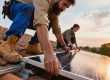 Instalación de placas solares en un tejado